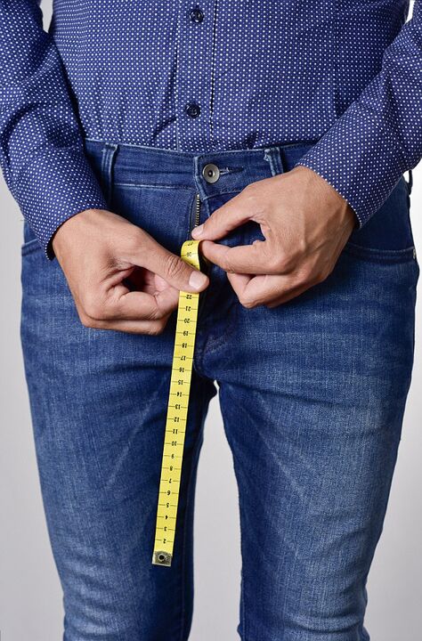 měření mužského penisu s centimetrem